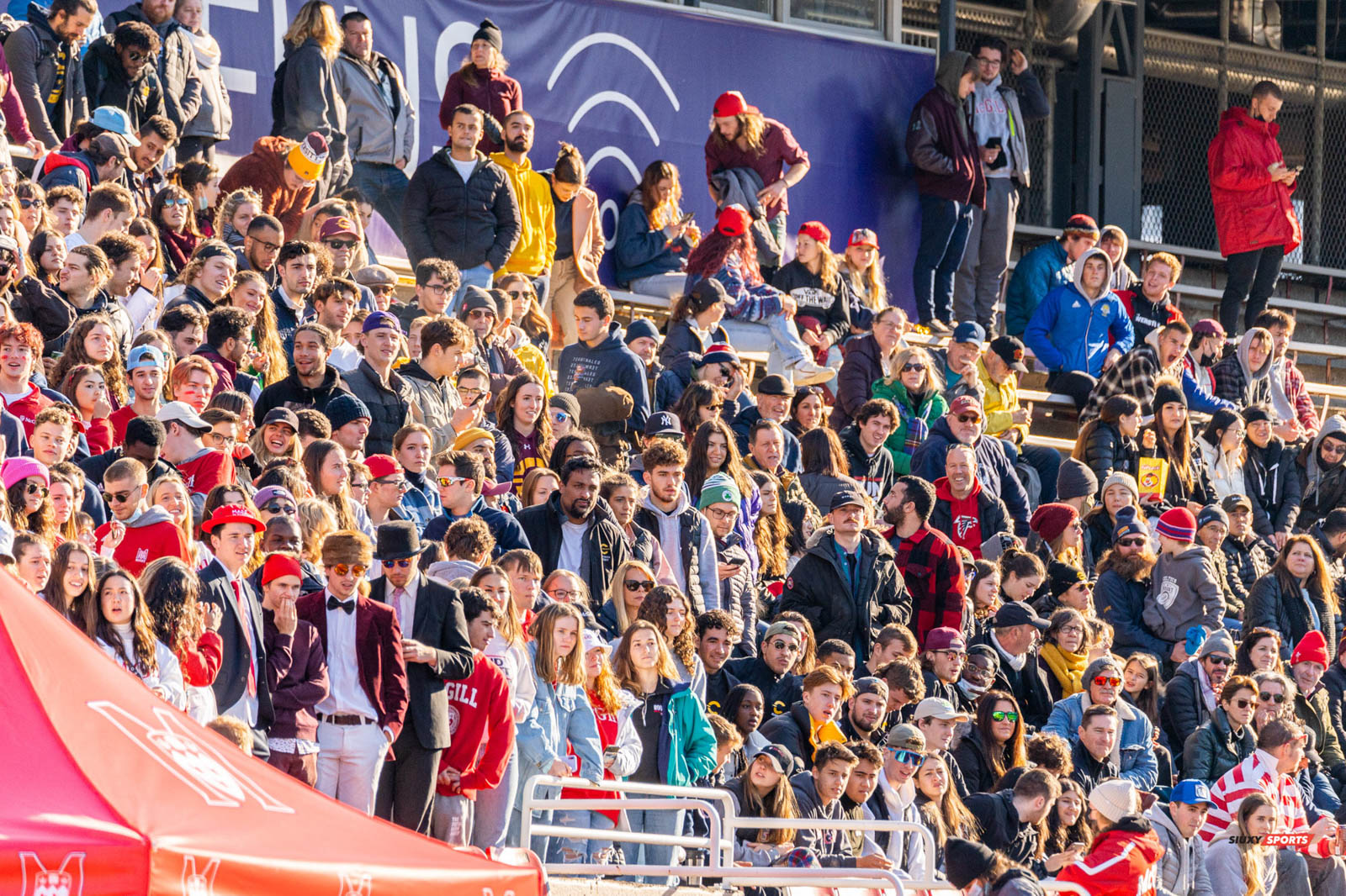  Université McGill - Université Concordia - Rugby - Are you here ? (#McGillvsConcordiaCROWD) Photo by:  | Siuxy Sports 2021-11-06