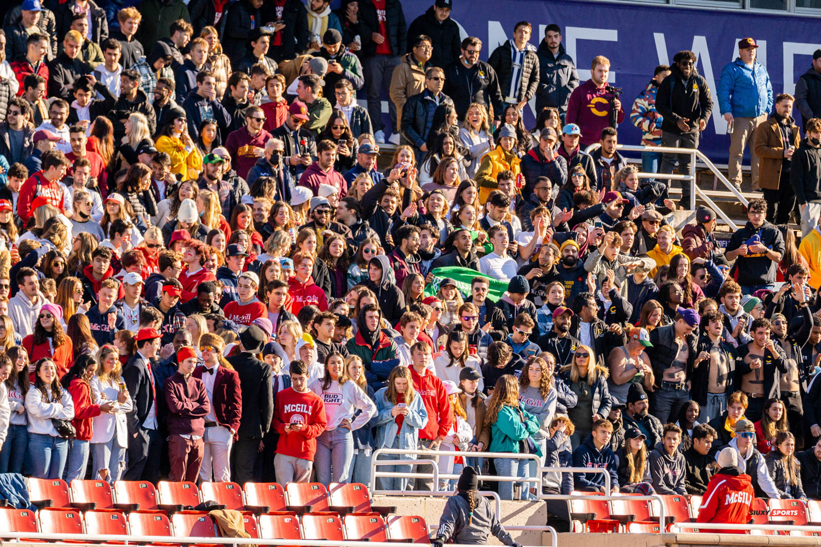  Université McGill - Université Concordia - Rugby - Are you here ? (#McGillvsConcordiaCROWD) Photo by:  | Siuxy Sports 2021-11-06