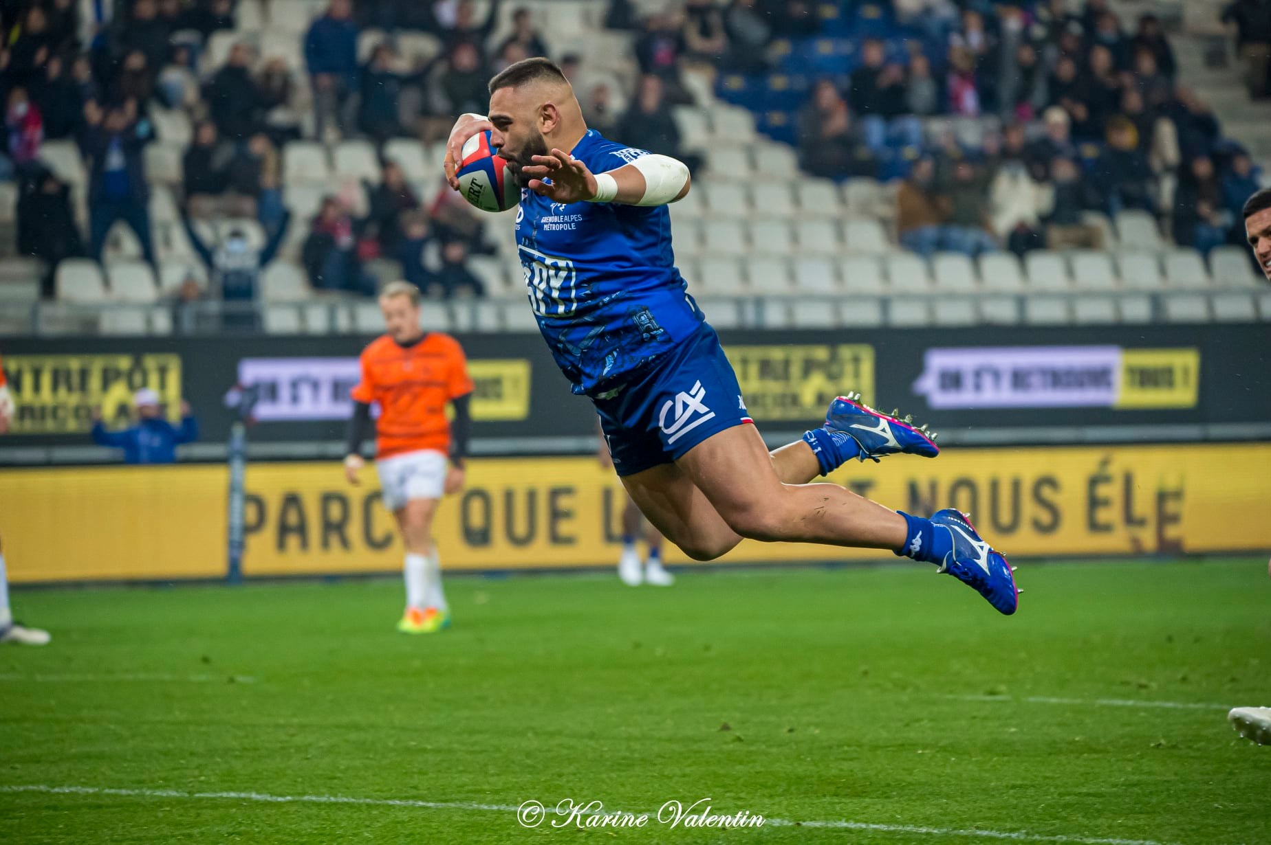 Adrien SEGURET - Zurab ZHVANIA -  FC Grenoble Rugby -  - Rugby -  (#GrenobleVsNarbonne2021Nov) Photo by: Karine Valentin | Siuxy Sports 2021-11-26
