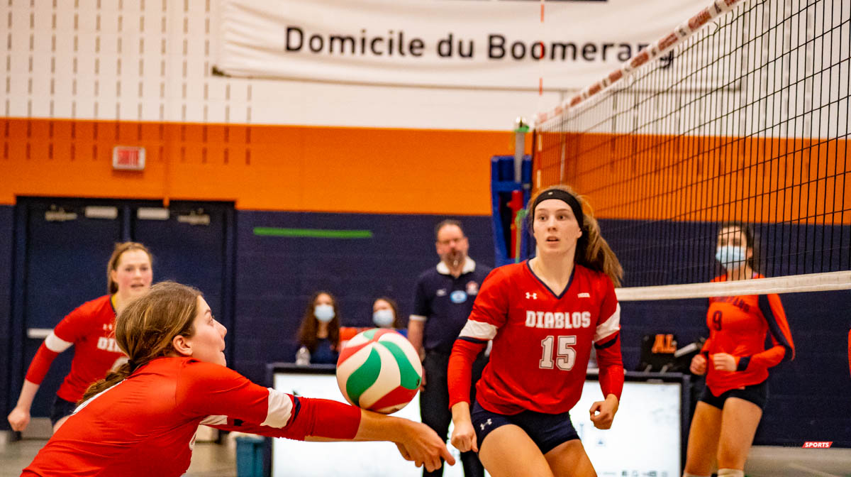 Mélodie B. BARRETTE - Naomi CHAREST - Émilie MACLURE -  Cégep André Laurendeau - Cégep Trois-Rivières - Volleyball - André Laurendeau vs Trois Rivières - Volley (#BoomerangVsDiablos2022) Photo by:  | Siuxy Sports 2022-02-20
