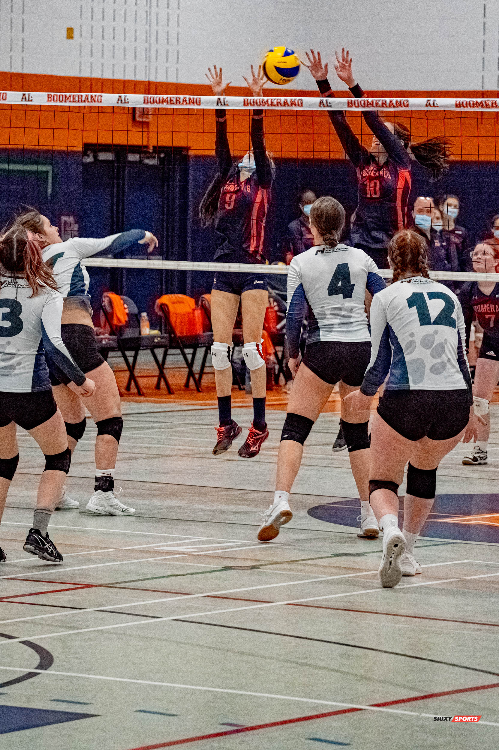 Celya GAGNON - Marie-Ève GAUTHIER - Constance HÉBERT - Carolane MÉTHÉ -  Cégep André Laurendeau - Cégep Marie-Victorin - Volleyball -  (#VolleyFemCALvsCMV) Photo by:  | Siuxy Sports 2021-11-22