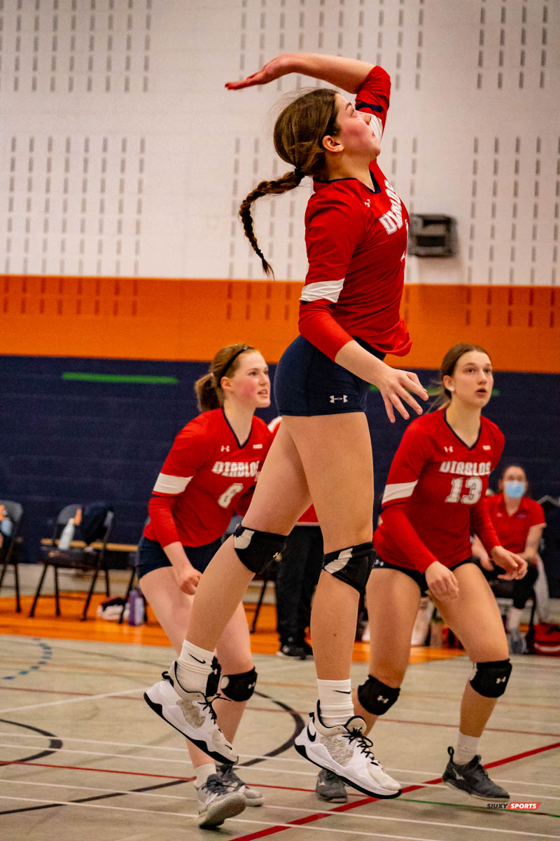 Mélodie B. BARRETTE - Naomi CHAREST - Laura THIBAUDEAU -  Cégep André Laurendeau - Cégep Trois-Rivières - Volleyball - André Laurendeau vs Trois Rivières - Volley (#BoomerangVsDiablos2022) Photo by:  | Siuxy Sports 2022-02-20