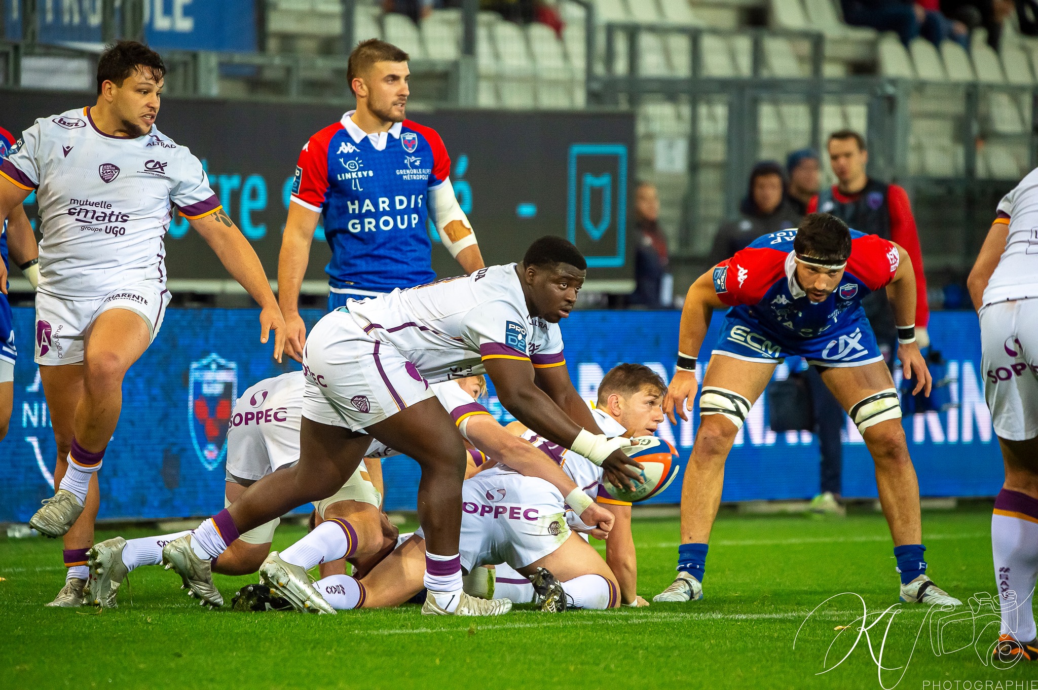  FC Grenoble Rugby - Soyaux Angoulême - Rugby - FC Grenoble (24) VS (18) Soyaux Angoulême (2022) (#FCGvsSA2022R11) Photo by: Karine Valentin | Siuxy Sports 2022-11-18