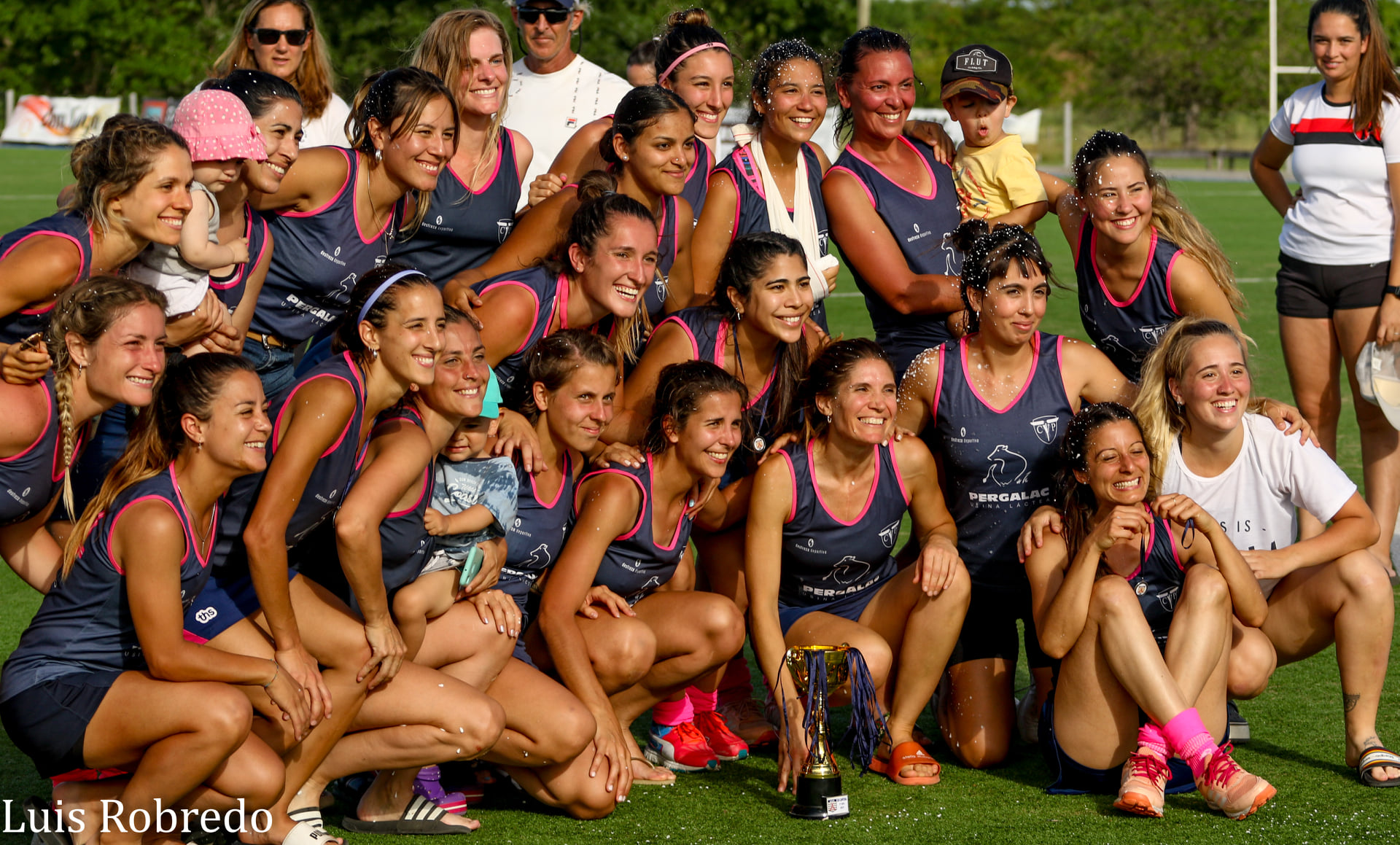  Areco Rugby Club - Club Viajantes Pergamino - Field hockey - Festejos campeonato 2021 de Hockey - Asociación de Hockey del Oeste (#CelebracionAHO2021) Photo by: Luis Robredo | Siuxy Sports 2021-12-12