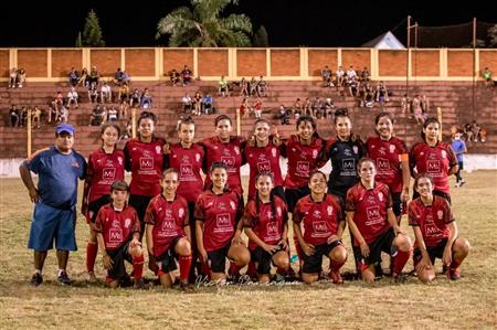 Las Estrellas Misioneras del fútbol femenino contra el seleccionado de Apóstoles