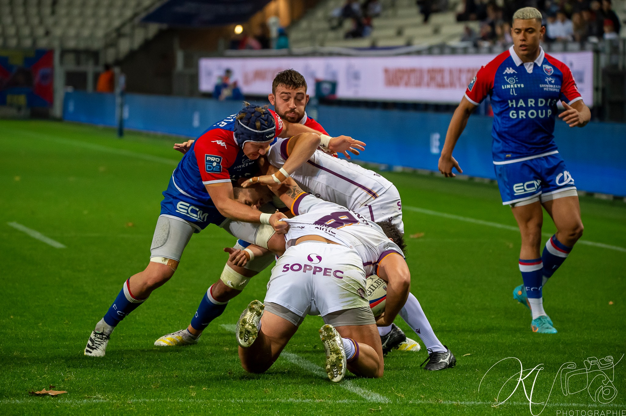 Thibaut MARTEL - Karim QADIRI -  FC Grenoble Rugby - Soyaux Angoulême - Rugby - FC Grenoble (24) VS (18) Soyaux Angoulême (2022) (#FCGvsSA2022R11) Photo by: Karine Valentin | Siuxy Sports 2022-11-18