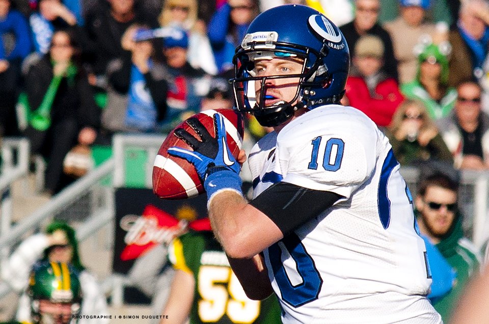 Université de Sherbrooke - Université de Montréal - Football - RSEQ Football - Sherbrooke (32) VS (20) U. de Montréal (#RSEQFootballSHRvUdM2011B) Photo by: Simon Duquette | Siuxy Sports 2011-10-29