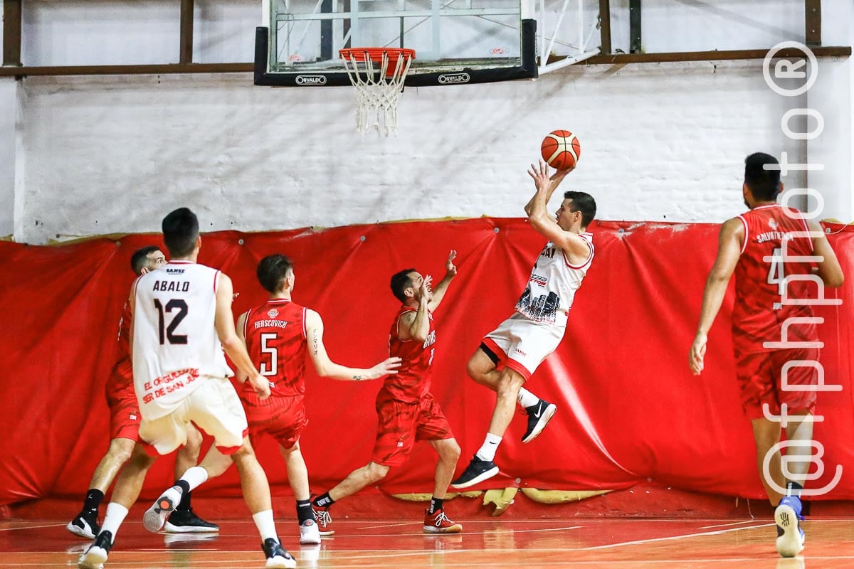  Ramos Mejía Lawn Tennis Club - Centro Deportivo Huracán de San Justo - Basketball - Ramos Mejia Lawn Tenis Club (83) Vs (54) Huracan de San Justo - 2022 - Liga Federal (#RMLTCVSHSJ2022fed) Photo by: Alan Roy Bahamonde | Siuxy Sports 2022-04-12