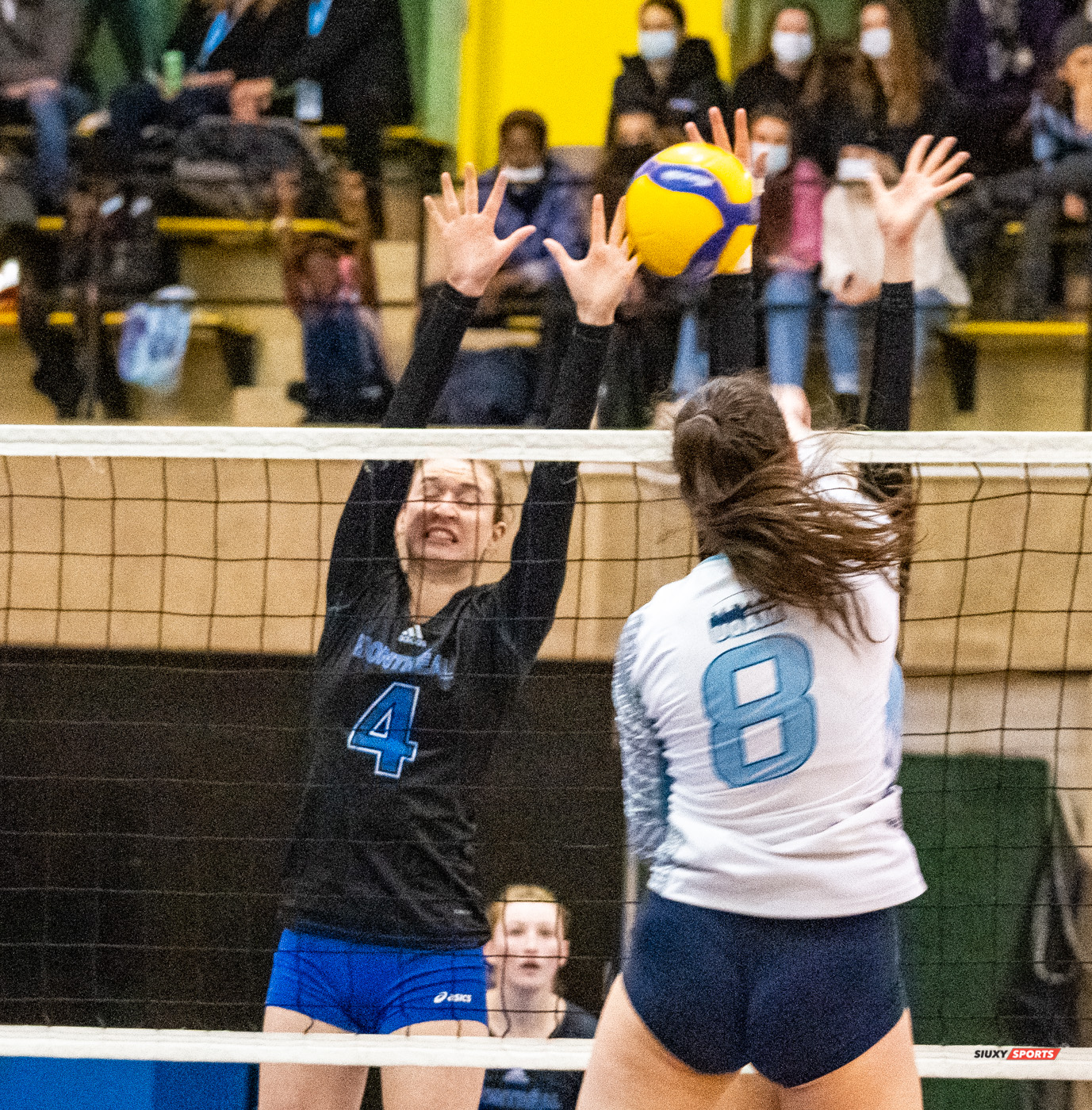 Gabrielle ARCHAMBAULT - Clémence GLORIEUX -  Université de Montréal - Université du Québec à Montréal - Volleyball - Université de Montréal vs Université du Québec à Montréal - Volleyball Fém (#CrbnsVsCtdns2022VollF) Photo by:  | Siuxy Sports 2022-02-26