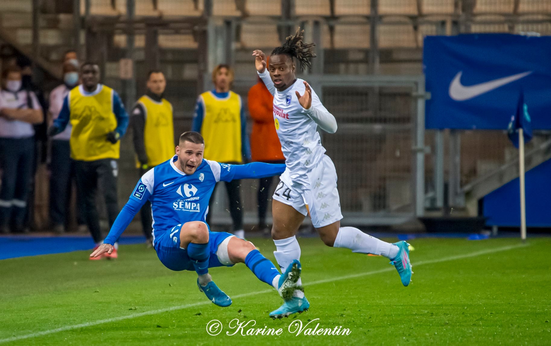 Grenoble Foot 38 - Chamois Niortais FC - Soccer - Grenoble Foot 38 vs Chamois Niortais FC (#GF38vsNiort) Photo by: Karine Valentin | Siuxy Sports 2022-02-15