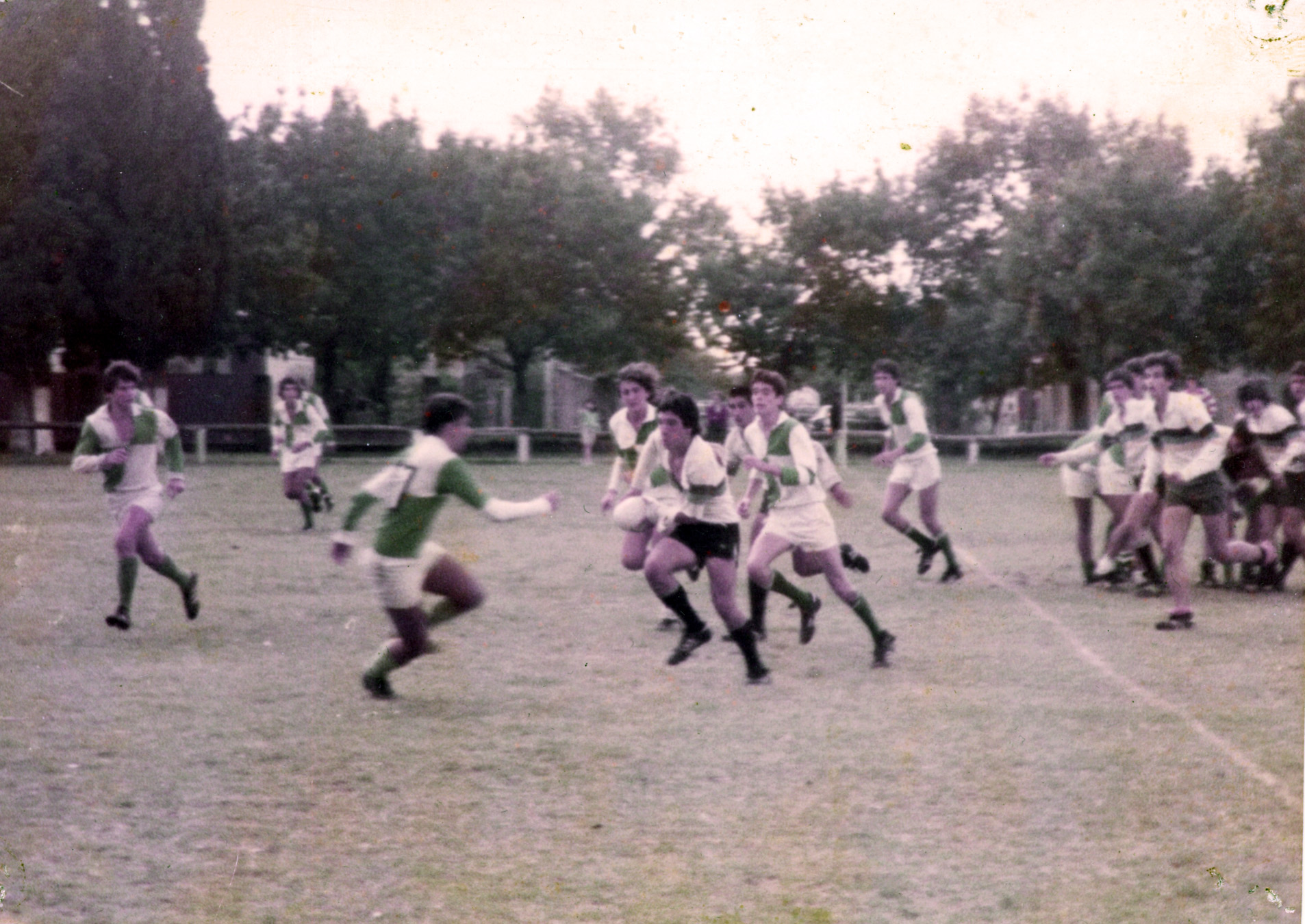 Diego BESTANI - Marcelo COGLITORE - Hernan ISA - Gaston SANGUINETTI - Federico SPRAGGON -  Los Cedros - La Salle - Rugby - Coco Coglitore, medio scrum y try man ese año, atacando con el apoyo del turco Isa () Photo by:  | Siuxy Sports 1985-04-15