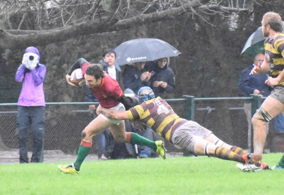  Newman - Belgrano Athletic Club - Rugby - Pisandole afuera al tackleador () Photo by:  | Siuxy Sports 2017-07-15