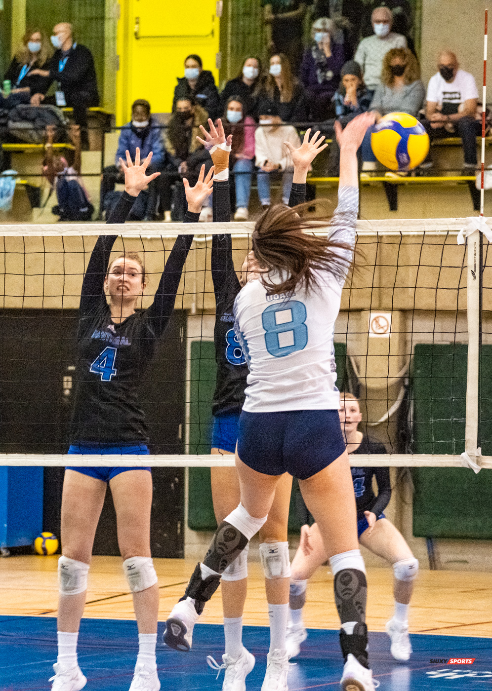 Gabrielle ARCHAMBAULT - Clémence GLORIEUX -  Université de Montréal - Université du Québec à Montréal - Volleyball - Université de Montréal vs Université du Québec à Montréal - Volleyball Fém (#CrbnsVsCtdns2022VollF) Photo by:  | Siuxy Sports 2022-02-26