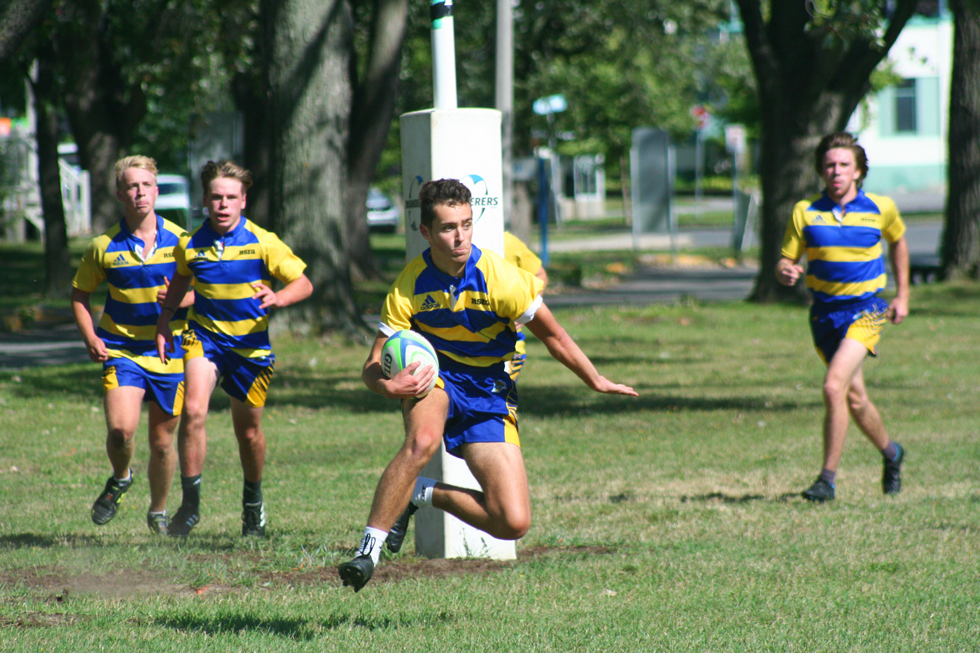 Vann WINLO -  College John Abbott - College Dawson - Rugby - On this play, Abbott started running from his own in-goal, scoring a try (#DawsonVsAbbott) Photo by:  | Siuxy Sports 2021-09-12