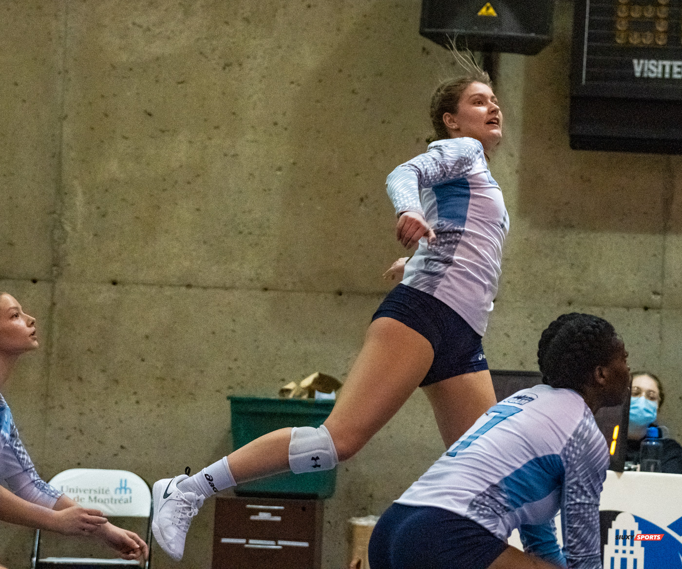 Laura CÔTÉ-COLLIN -  Université de Montréal - Université du Québec à Montréal - Volleyball - Université de Montréal vs Université du Québec à Montréal - Volleyball Fém (#CrbnsVsCtdns2022VollF) Photo by:  | Siuxy Sports 2022-02-26
