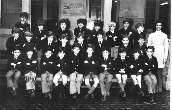 Francisco ACUÑA - H Daniel AGUIRRE - Juan ALCHOURRON - Fernando BAZAN - Leandro BO - Hugo BOGETTI - Fernando CORTESE - Rodrigo DELFA ARAUJO - Martin DEVOTO - Martin DI GIGLIO - Maximo DOPPLER SOTO - Javier FERNANDEZ PODESTA - Jorge FERRARI - Alberto FILIPPI - Flavio GATTI - Fabian MARCHESE - Daniel PETERSEN - Arturo POMAR - Jorge Ronaldo SACHER - Eduardo TEITELMAN - Rafael VEHILS - Galo VERA - Matias ZARATTINI -  Colegio San Miguel  -  - Social - Egresados 1985 - 1 grado, con la Srta. Inés (#CSanMiguelCamada85) Photo by:  | Siuxy Sports 1974-06-01