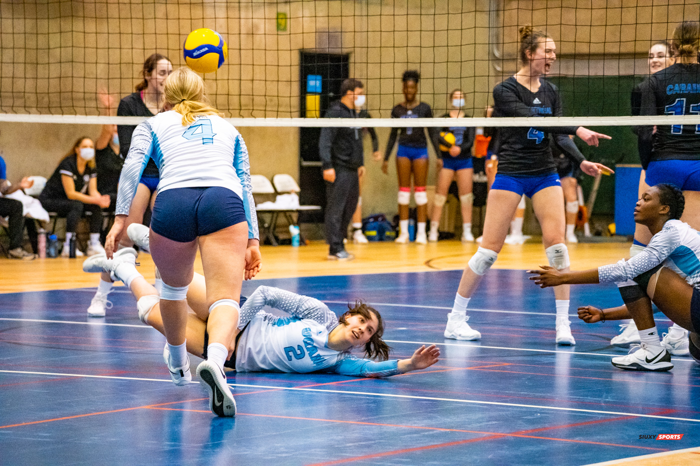 Erlande DACILIA - Maxime DALLAIRE - Clémence GLORIEUX - Sabrina MAYER - Maude THIVIERGE -  Université de Montréal - Université du Québec à Montréal - Volleyball - Université de Montréal vs Université du Québec à Montréal - Volleyball Fém (#CrbnsVsCtdns2022VollF) Photo by:  | Siuxy Sports 2022-02-26
