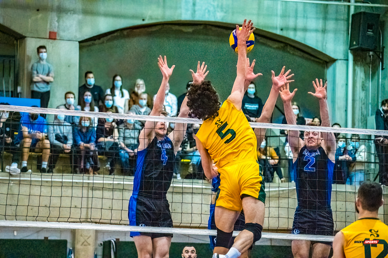 Simon BILODEAU - Julien BOILEAU - Zachary HOLLANDS - Nidhal RIDENE -  Université de Montréal - Université de Sherbrooke - Volleyball - Université de Sherbrooke (3) vs Université de Montréal (1) - Final 1 2022 (#VertOrVsCarabinsFinal1M) Photo by:  | Siuxy Sports 2022-03-19