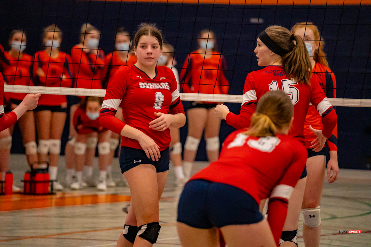 Naomi CHAREST - Émilie MACLURE - Laura THIBAUDEAU -  Cégep André Laurendeau - Cégep Trois-Rivières - Volleyball - André Laurendeau vs Trois Rivières - Volley (#BoomerangVsDiablos2022) Photo by:  | Siuxy Sports 2022-02-20