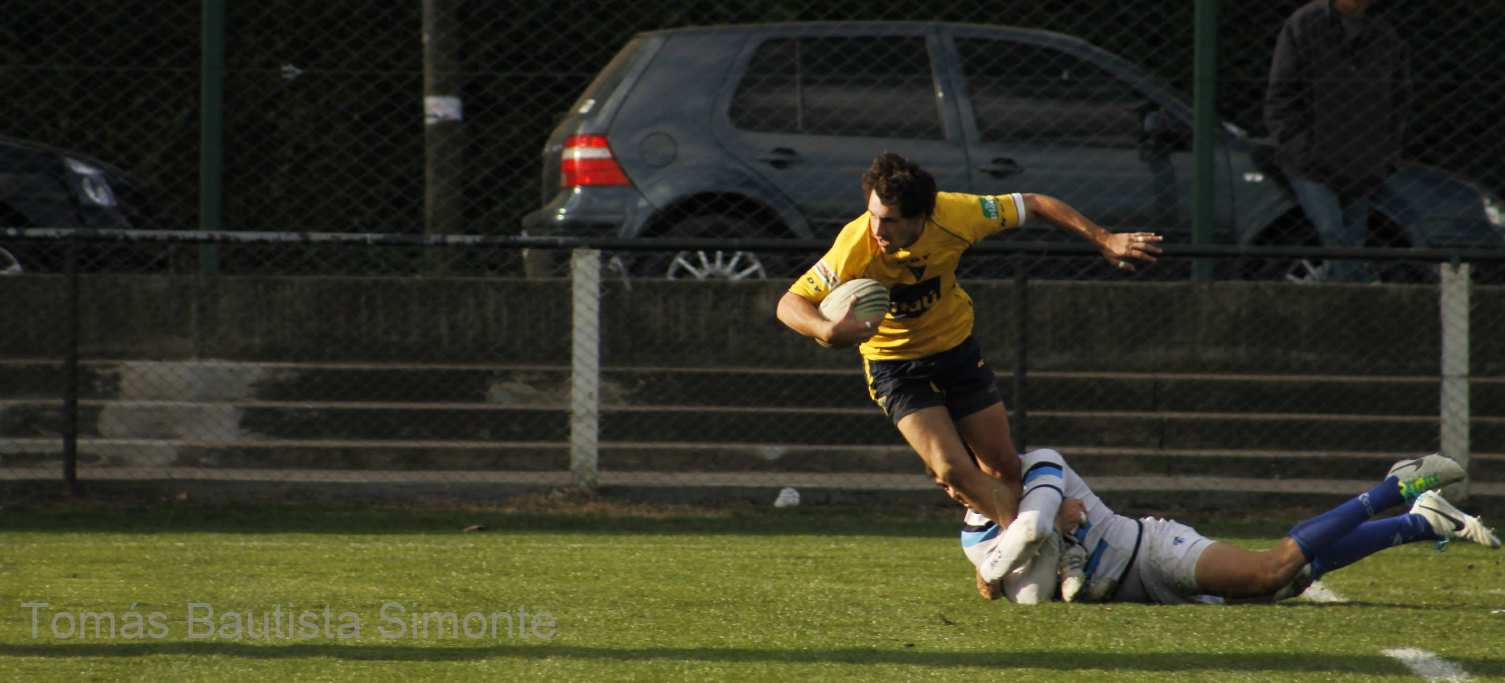 Alvaro HERRERA -  La Plata Rugby Club - San Isidro Club - Rugby -  () Photo by: Tomás Bautista Simonte | Siuxy Sports 2013-07-22