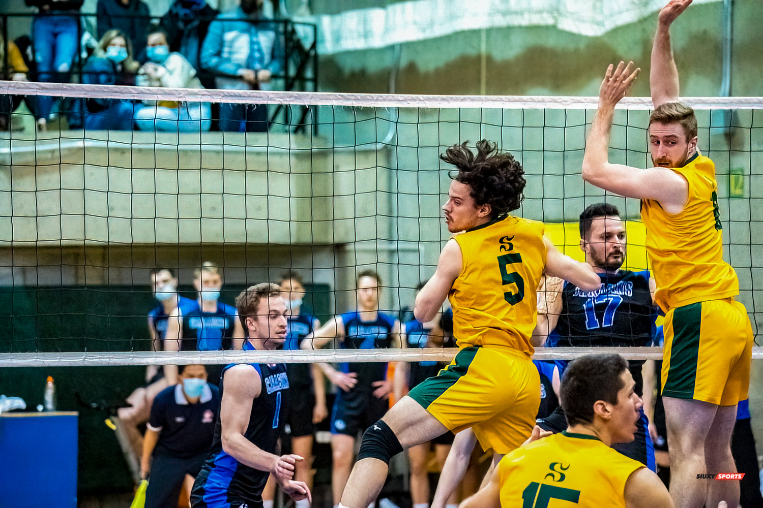 Zachary HOLLANDS - Nidhal RIDENE - Maxime ST-DENIS - Julien VANIER -  Université de Montréal - Université de Sherbrooke - Volleyball - Université de Sherbrooke (3) vs Université de Montréal (1) - Final 1 2022 (#VertOrVsCarabinsFinal1M) Photo by:  | Siuxy Sports 2022-03-19