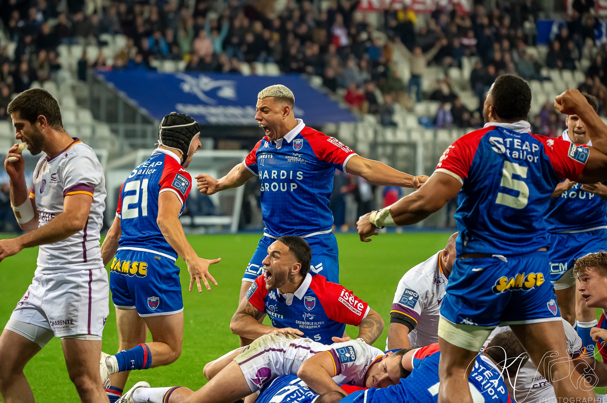 Marko GAZOTTI - Terrence HEPETEMA - Karim QADIRI -  FC Grenoble Rugby - Soyaux Angoulême - Rugby - FC Grenoble (24) VS (18) Soyaux Angoulême (2022) (#FCGvsSA2022R11) Photo by: Karine Valentin | Siuxy Sports 2022-11-18