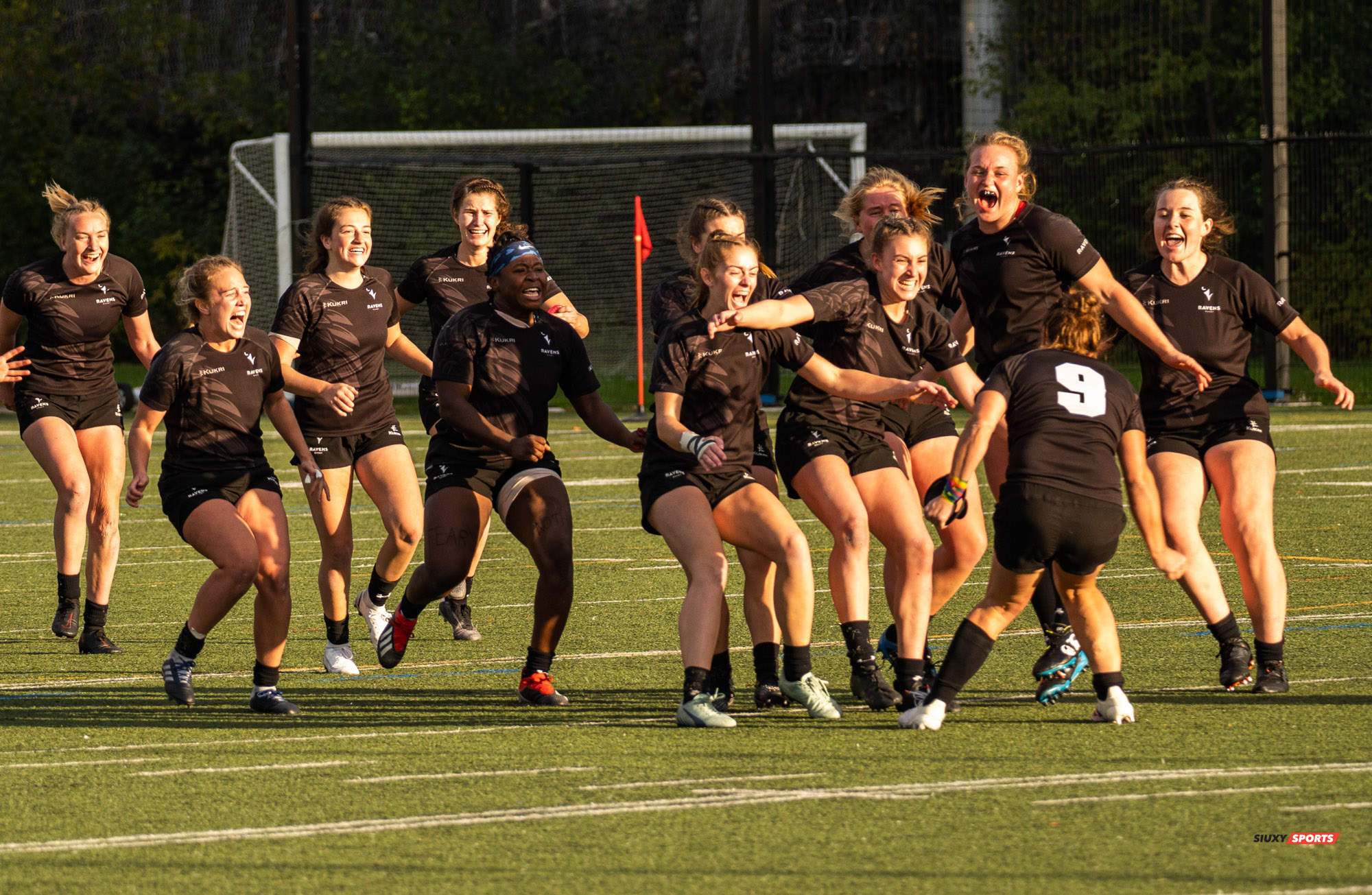Sierra DE VRIES - Charlotte ELLIOTT - Claire FILE - Mariah MACLEOD - Anna NORMAN - Mckenna TAYLOR -  Université Carleton -  - Rugby -  (#3UdeMvsCarletonF) Photo by:  | Siuxy Sports 2021-11-07