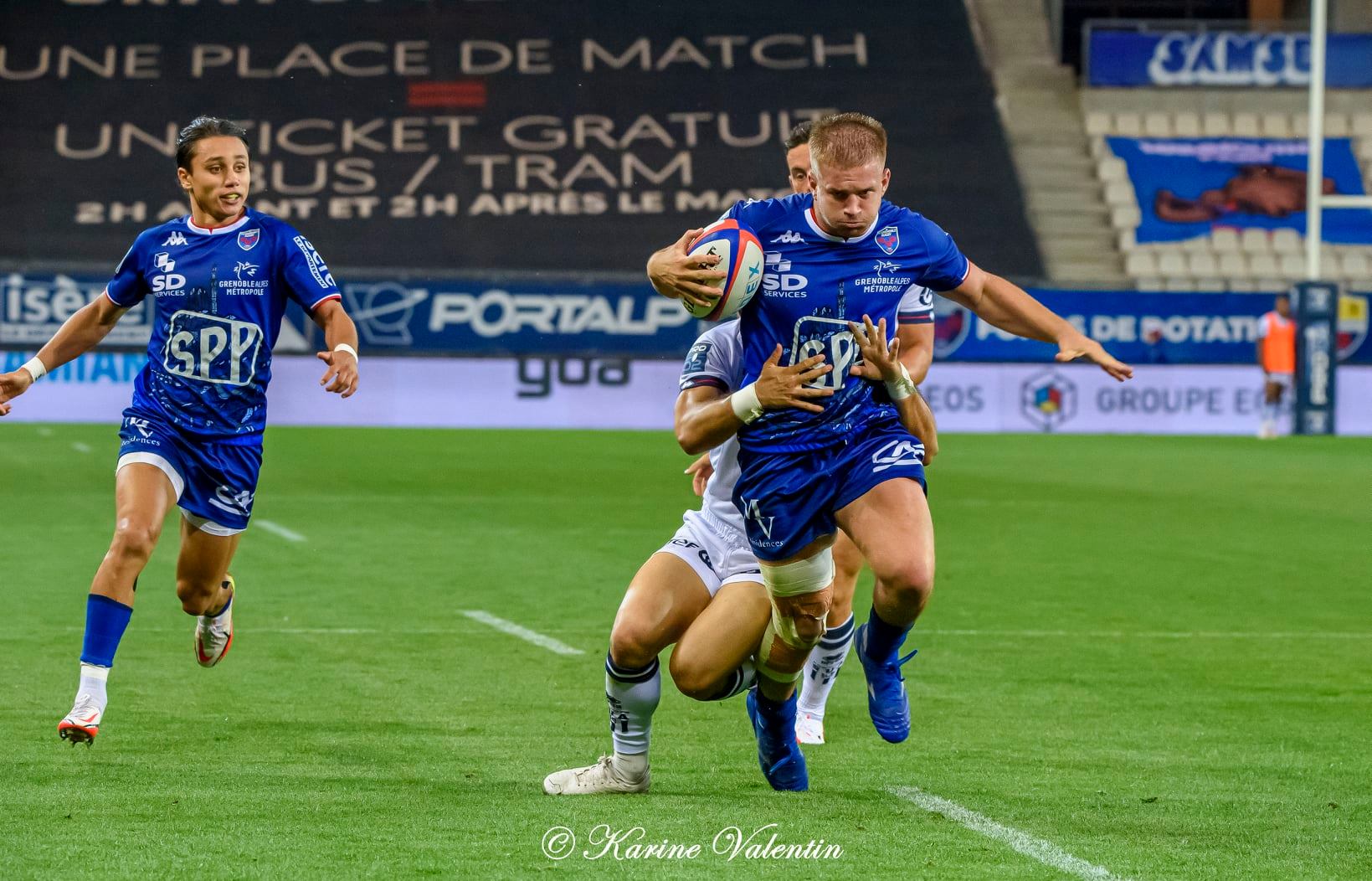 Ange CAPUOZZO - Mathis SARRAGALLET -  FC Grenoble Rugby - SU Agen - Rugby - FC Grenoble Rugby vs. SU Agen (#FCGvsSUAsep2021) Photo by: Karine Valentin | Siuxy Sports 2021-09-09
