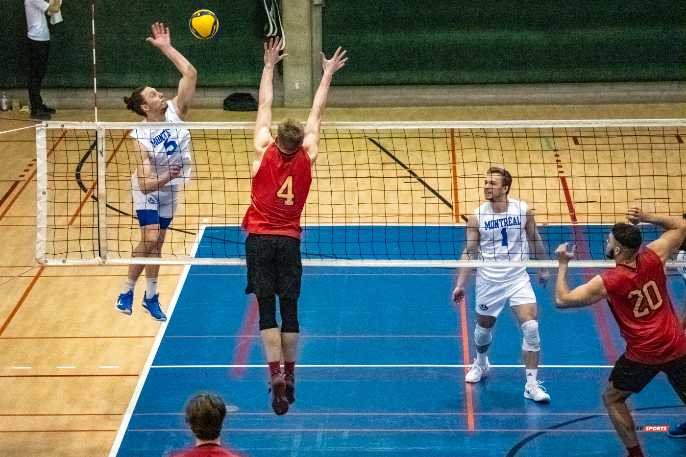 Guillaume BISSON - Max LOSIER - Maxime ST-DENIS -  Université de Montréal - Université Laval - Volleyball - Université de Montréal (3) vs Université Laval (2) (#CarabinsVsRgeOr2022VolleyM) Photo by:  | Siuxy Sports 2022-03-05