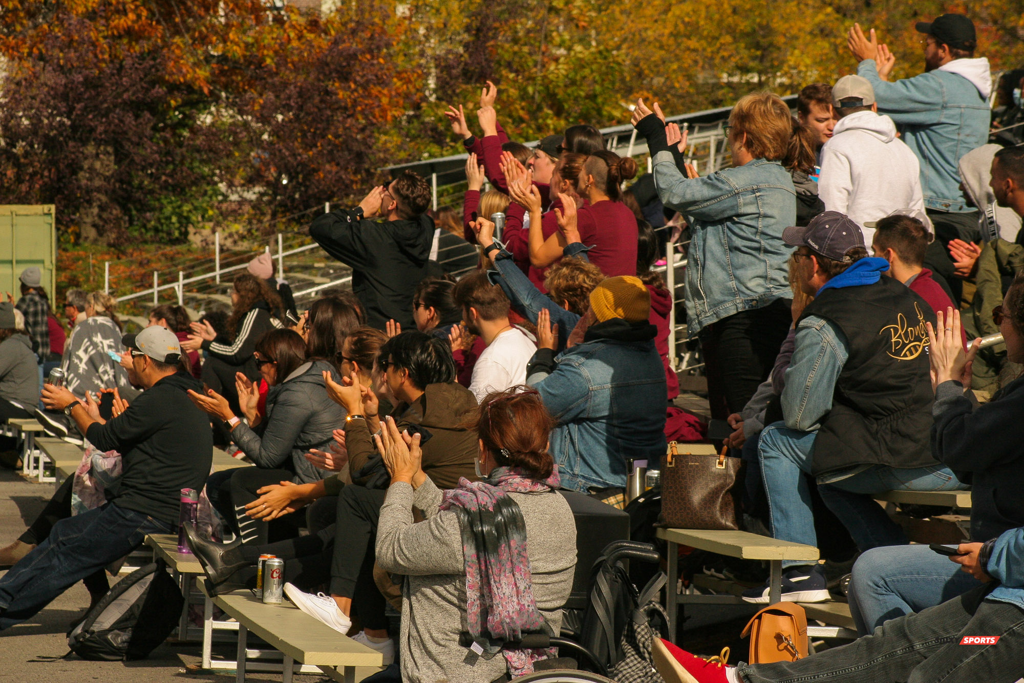  Université Concordia - Université Ottawa - Rugby - Happy crowd at Concordia (#ConcordiaVsOttawa2021w) Photo by:  | Siuxy Sports 2021-10-17