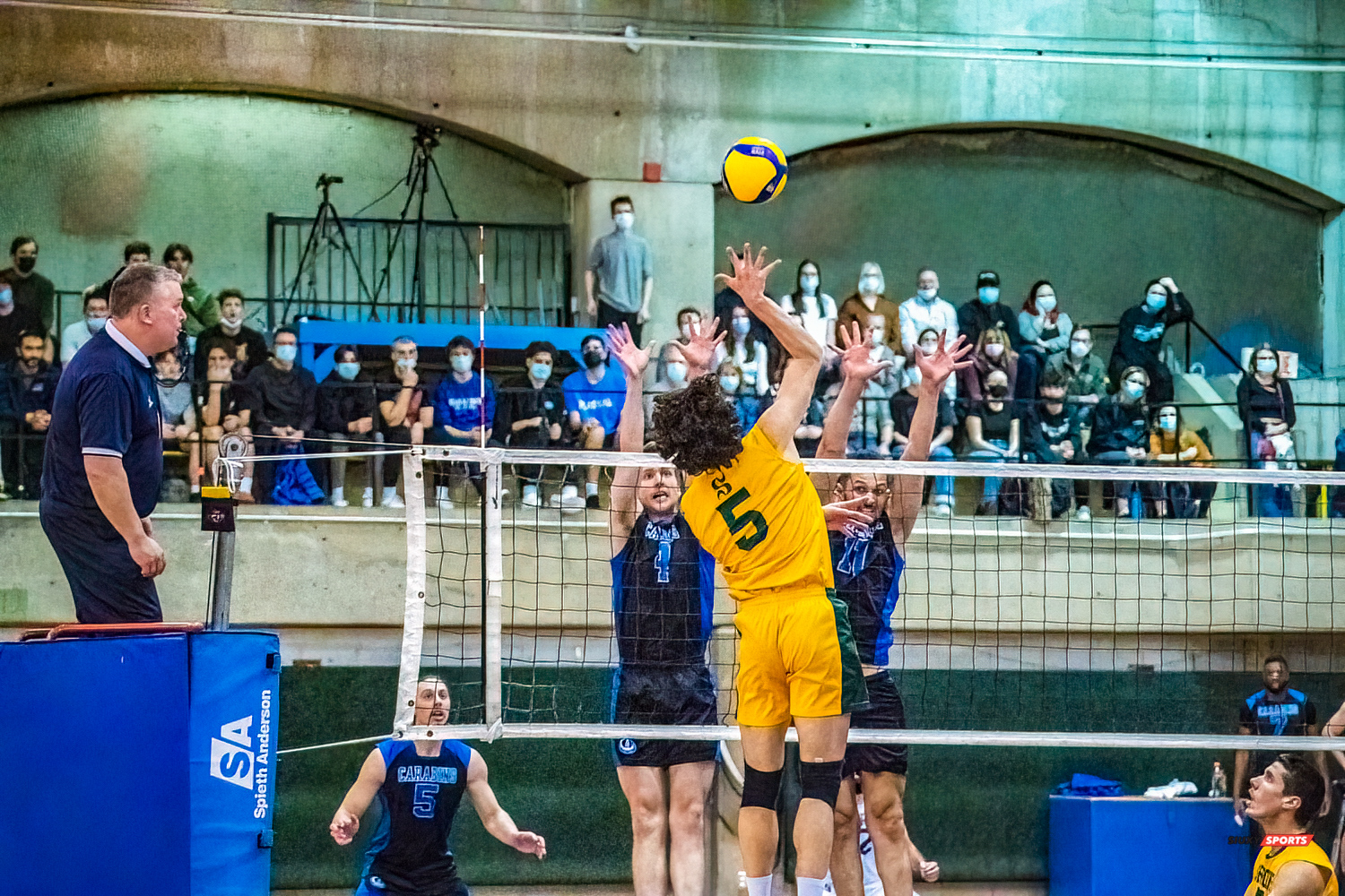 Simon BILODEAU - Zachary HOLLANDS - Nidhal RIDENE -  Université de Montréal - Université de Sherbrooke - Volleyball - Université de Sherbrooke (3) vs Université de Montréal (1) - Final 1 2022 (#VertOrVsCarabinsFinal1M) Photo by:  | Siuxy Sports 2022-03-19
