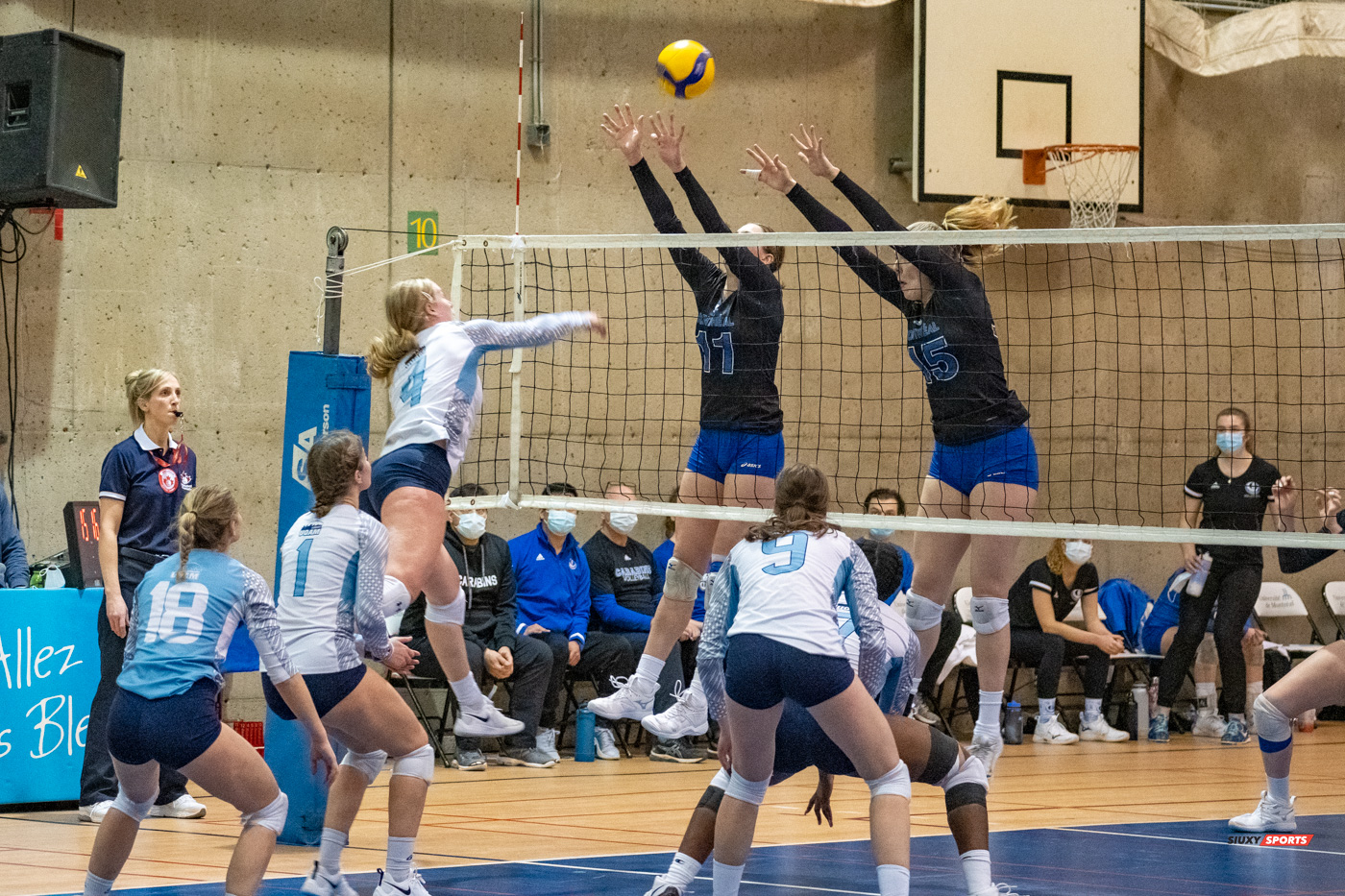 Gabrielle FORTIN - Myriam KAYSER-TOURIGNY - Ariane PELOSSE - Maude THIVIERGE -  Université de Montréal - Université du Québec à Montréal - Volleyball - Université de Montréal vs Université du Québec à Montréal - Volleyball Fém (#CrbnsVsCtdns2022VollF) Photo by:  | Siuxy Sports 2022-02-26