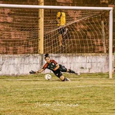Las Estrellas Misioneras del fútbol femenino contra el seleccionado de Apóstoles