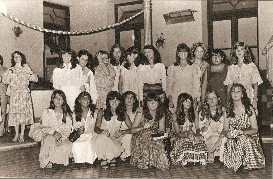 Gabriela CARRILLO - Viviana CHAMORRO - Mary Ann DONADT - Inés GAMBOA - Inés IBAÑEZ - Marcela LEONI - Silvia MARIN - Damiana MONASTERIO - Gloria MURGUINDO - Mercedes NOVARO HUEYO - Clota ORTIZ - Marisa PAPINI - Maria Luz PAZ - Virginia PELLET LASTRA - Lia Victoria PINCIROLI -  Colegio Nuestra Señora De La Misericordia  -  - Social - Egresadas 1978 - 5to año () Photo by:  | Siuxy Sports 1978-11-30