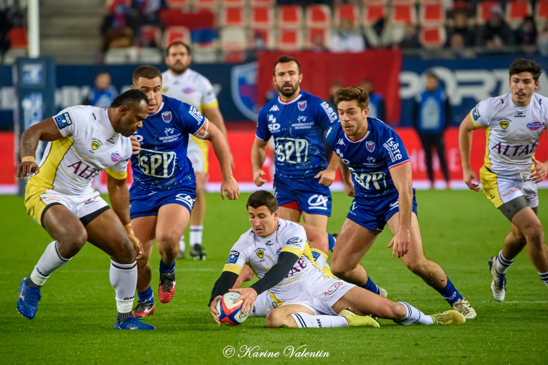 Eric ESCANDE - Corentin GLENAT -  FC Grenoble Rugby - Stade Montois - Rugby -  (#GrenobleVsSMontois2021Dec) Photo by: Karine Valentin | Siuxy Sports 2021-12-09