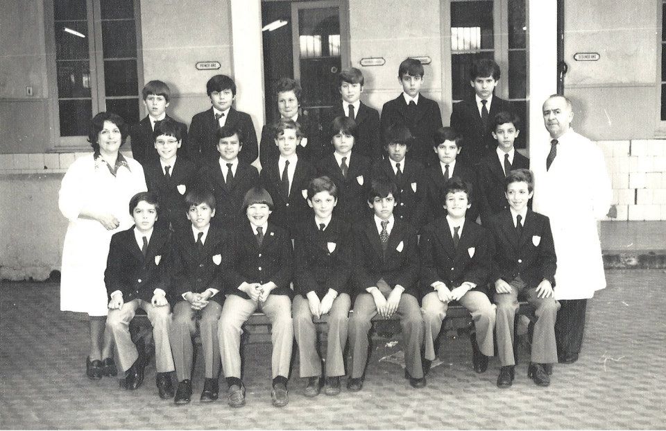 Juan ALCHOURRON - Fernando BAZAN - Leandro BO - José Antonio CHAVEZ - Fernando CORTESE - Javier FERNANDEZ PODESTA - Jorge FERRARI - Alberto FILIPPI - Flavio GATTI - Maximiliano GIARIZZO - Sebastian LOPEZ SILVA - Sergio MAZAIRA - Javier MORENO - Daniel PETERSEN - Enrique PIÑEYRO - Enrique REYES - Jorge Ronaldo SACHER - Andres Omar SANTILLAN - Rafael VEHILS - Matias ZARATTINI -  Colegio San Miguel  -  - Social - Egresados 1985 - 6 B, con el profesor Vincent (#CSanMiguelCamada85) Photo by:  | Siuxy Sports 1979-06-01