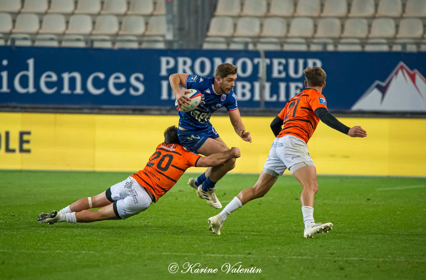 Corentin GLENAT -  FC Grenoble Rugby - Racing Club Narbonnais - Rugby -  (#GrenobleVsNarbonne2021Nov) Photo by: Karine Valentin | Siuxy Sports 2021-11-26