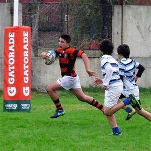 Marcos Finochietto - Rugby - Marcos rumbo al In-goal del SIC - Olivos Rugby Club - San Isidro Club