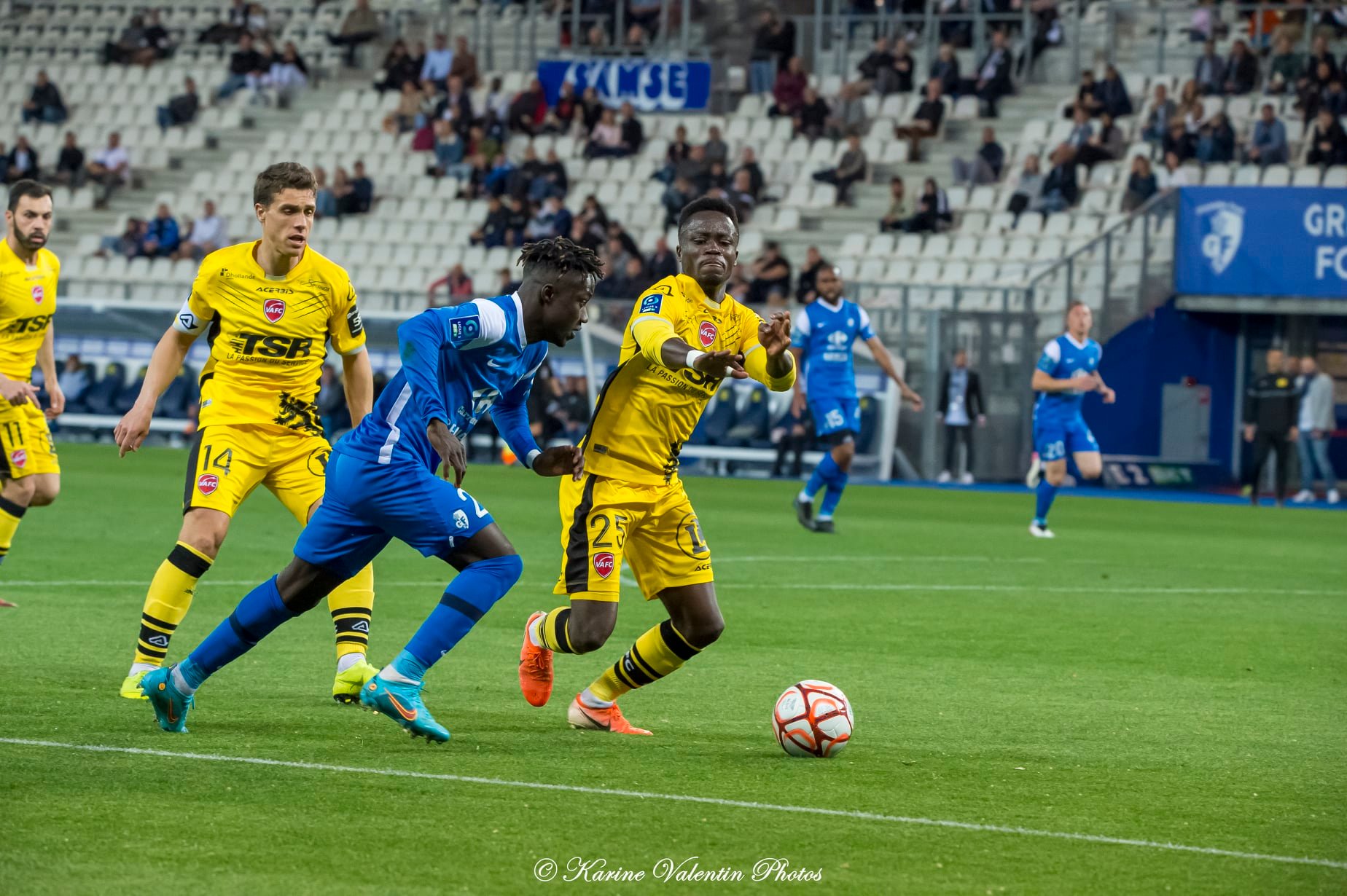  Grenoble Foot 38 - Valenciennes FC - Soccer - Grenoble (3) vs (0) Valenciennes (#GF38vsValenciennes2022) Photo by: Karine Valentin | Siuxy Sports 2022-04-19