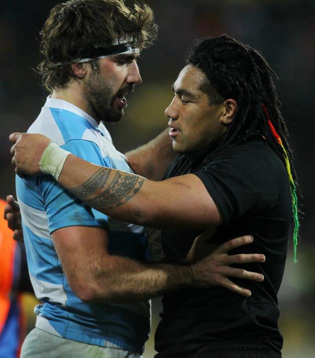 Juan Martín FERNÁNDEZ LOBBE - Ma'a Allan NONU -  New Zealand national rugby union team -  - Rugby - Two rivals, two friends () Photo by:  | Siuxy Sports 2016-11-11