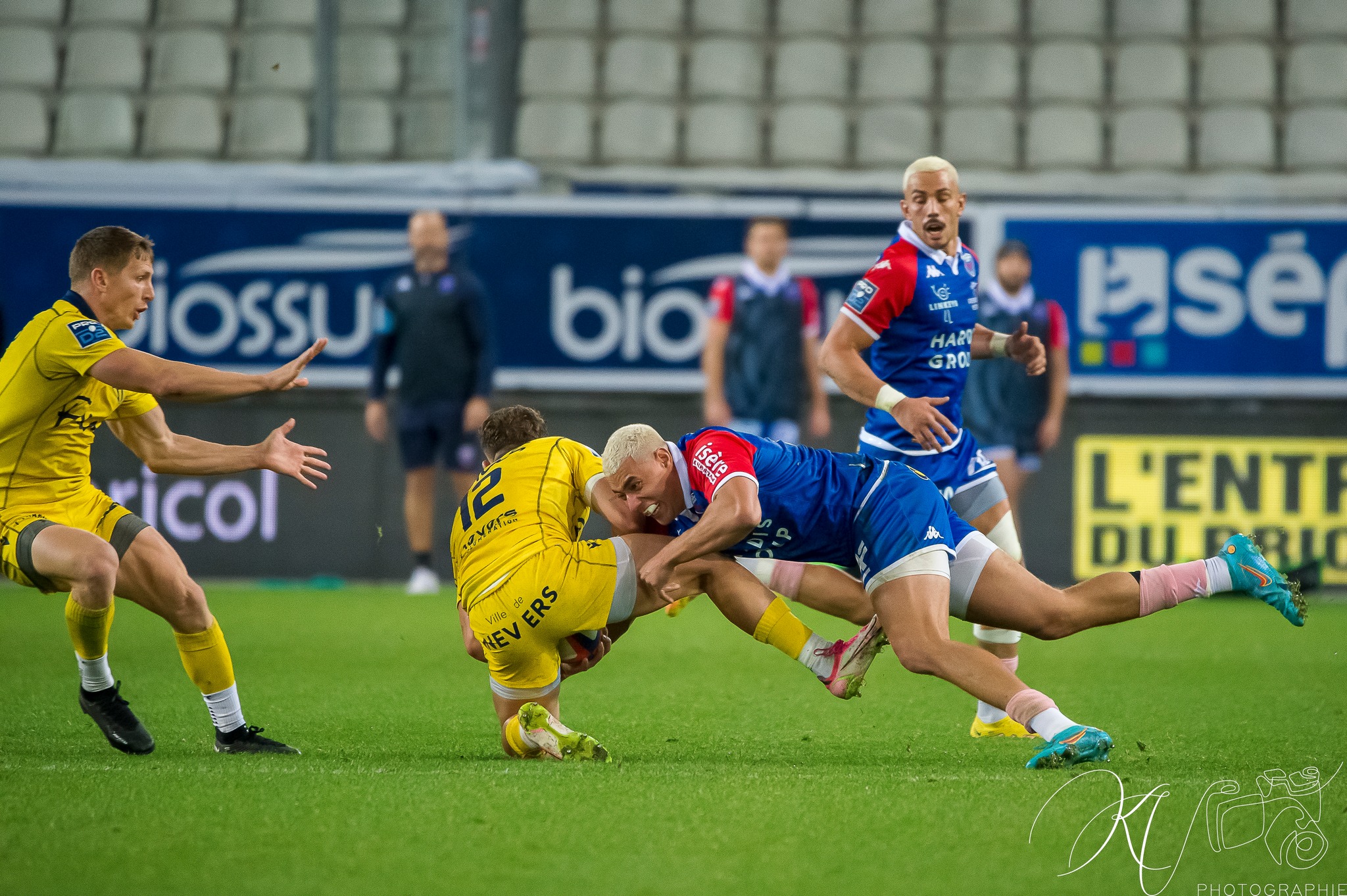 Julien FARNOUX -  FC Grenoble Rugby - USON Nevers - Rugby - FC GRENOBLE RUGBY (19) VS USON NEVERS (18) - 2022 (#FCGvsUSONm22022) Photo by: Karine Valentin | Siuxy Sports 2022-10-27