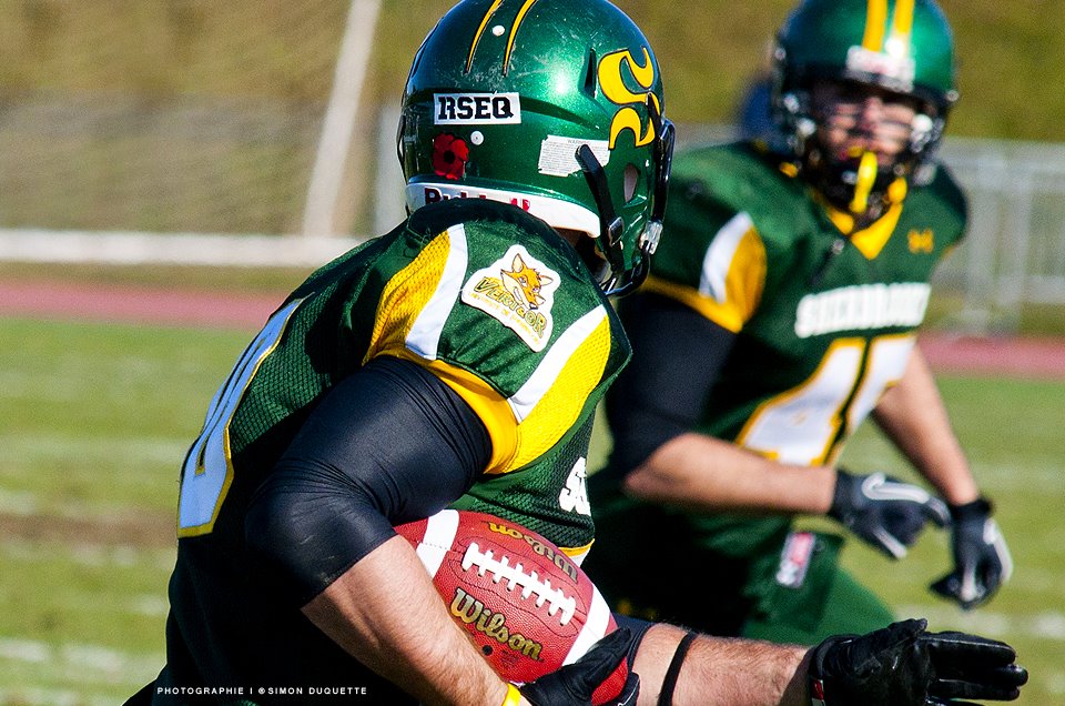  Université de Sherbrooke - Université de Montréal - Football - RSEQ Football - Sherbrooke (32) VS (20) U. de Montréal (#RSEQFootballSHRvUdM2011B) Photo by: Simon Duquette | Siuxy Sports 2011-10-29