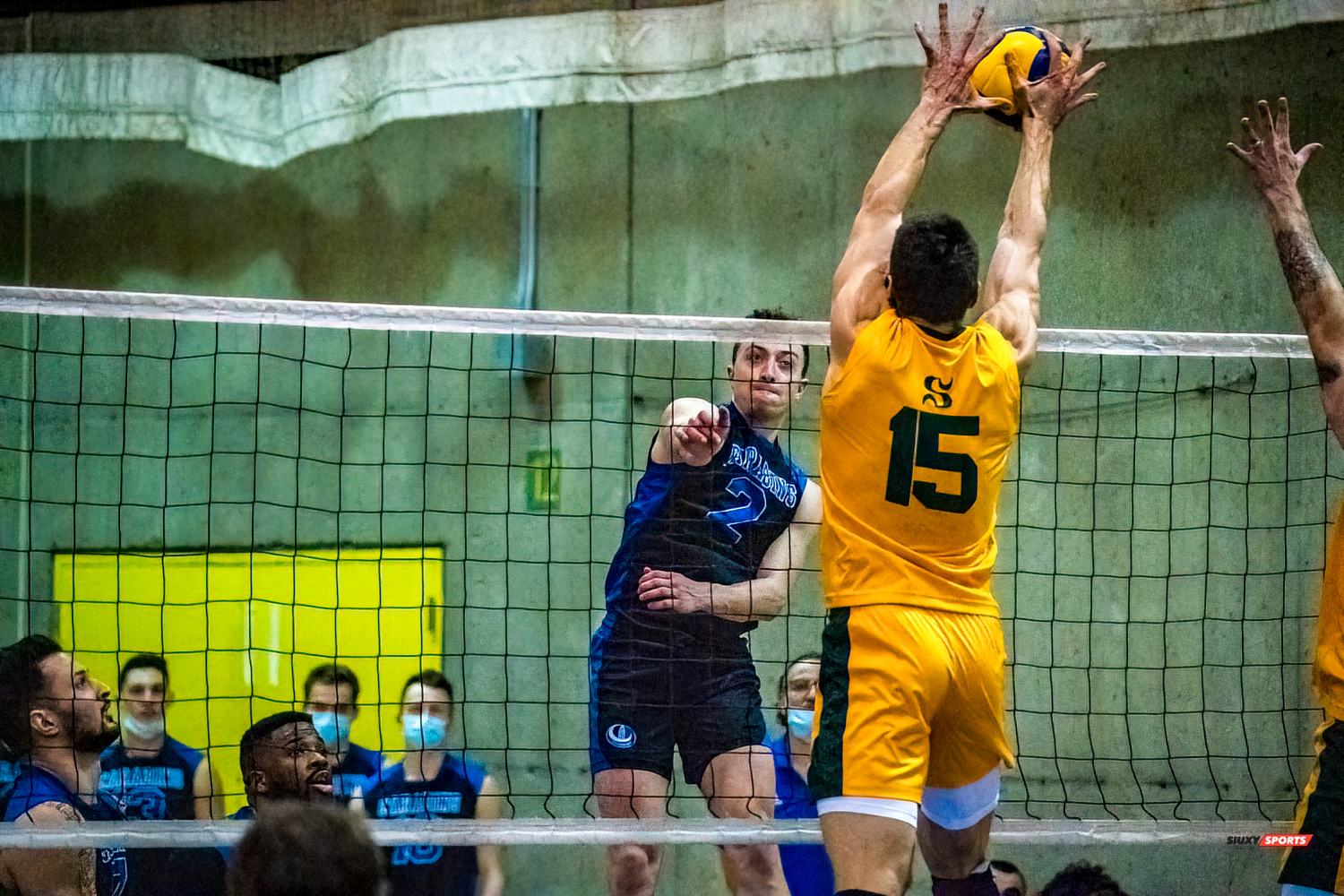 Julien BOILEAU - Raphaël VIENS -  Université de Montréal - Université de Sherbrooke - Volleyball - Université de Sherbrooke (3) vs Université de Montréal (1) - Final 1 2022 (#VertOrVsCarabinsFinal1M) Photo by:  | Siuxy Sports 2022-03-19