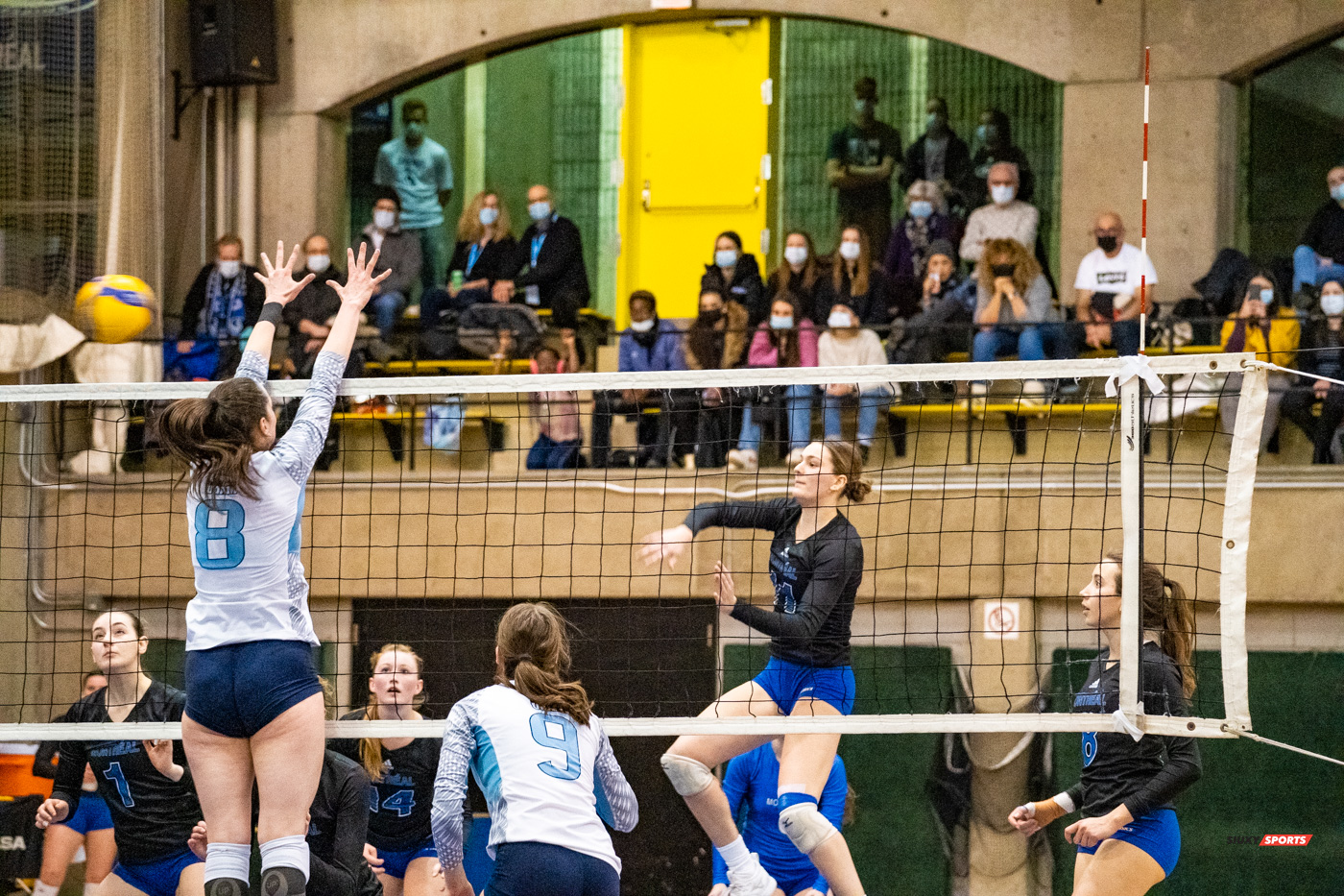 Gabrielle ARCHAMBAULT - Gabrielle FORTIN - Karine OUELLETTE -  Université de Montréal - Université du Québec à Montréal - Volleyball - Université de Montréal vs Université du Québec à Montréal - Volleyball Fém (#CrbnsVsCtdns2022VollF) Photo by:  | Siuxy Sports 2022-02-26