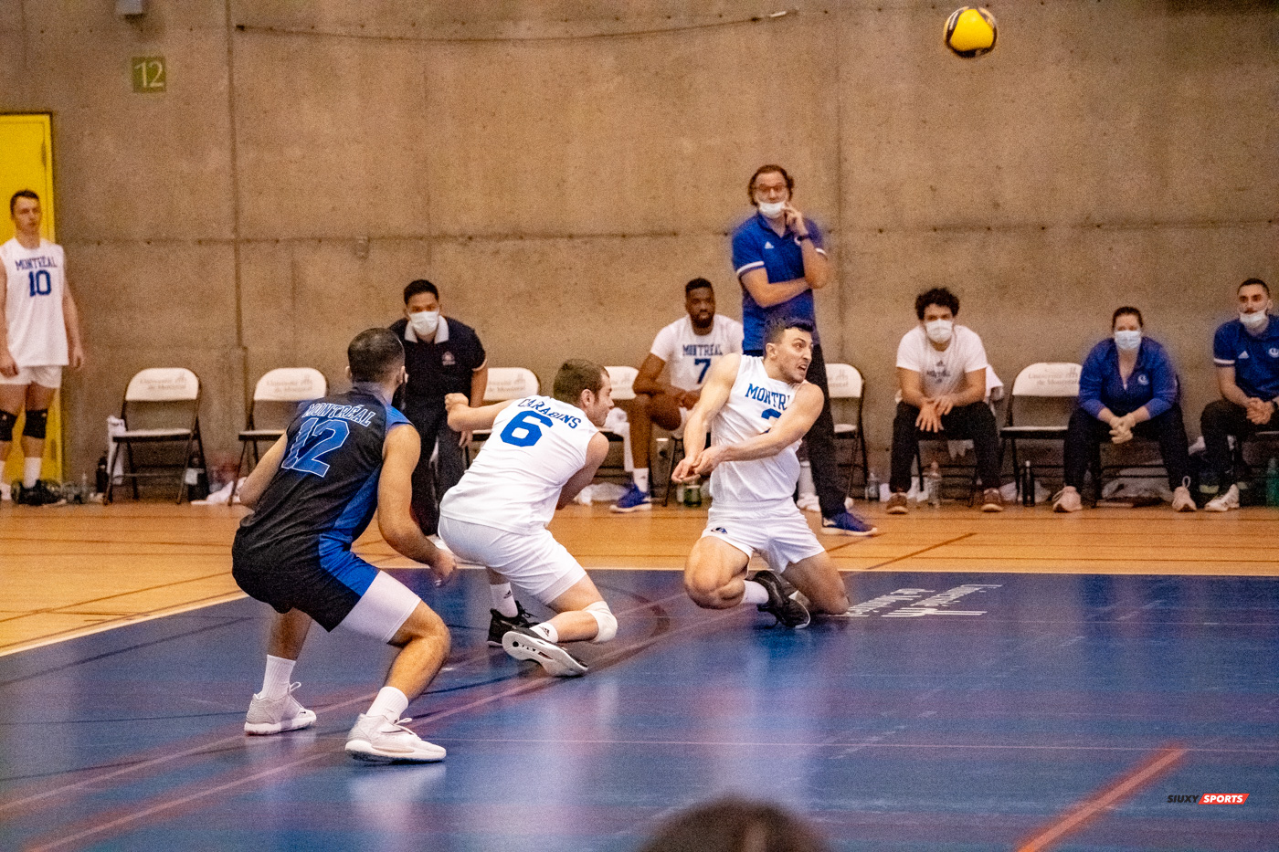 Julien BOILEAU - Yassine KASSIS - Alexis TOURNIER -  Université de Montréal - Université Laval - Volleyball - Université de Montréal (3) vs Université Laval (2) (#CarabinsVsRgeOr2022VolleyM) Photo by:  | Siuxy Sports 2022-03-05