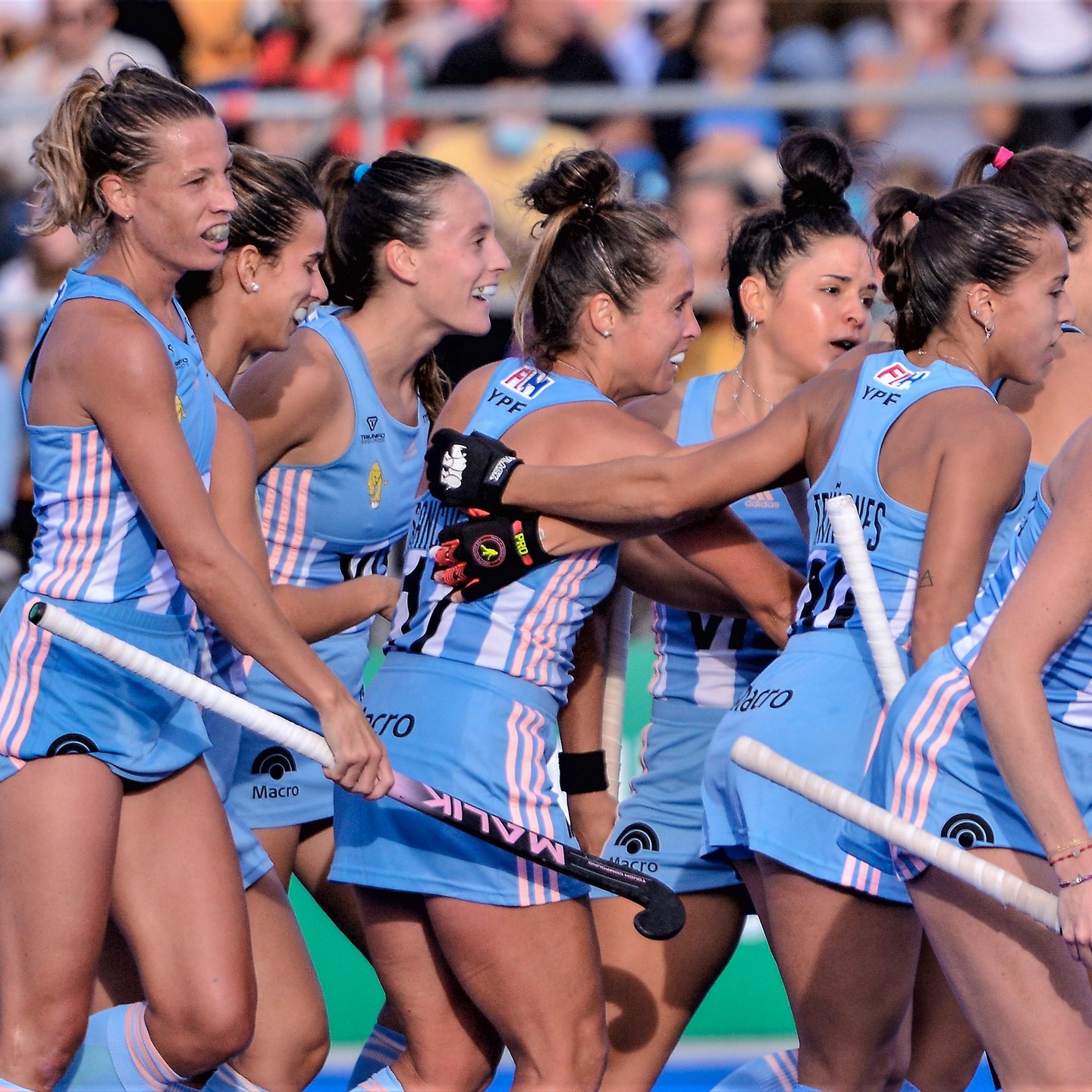 Agostina ALONSO - Rochy SANCHEZ - Eugenia TRINCHINETTI -  Selección femenina de hockey sobre césped de Argentina - U.S. Women's National Team - Field hockey - Las Leonas Vs USA por la PRO League 2022 (CENARD) (#LeonasVsUSA2022) Photo by: Julián Marcelo Figueras | Siuxy Sports 2022-04-16