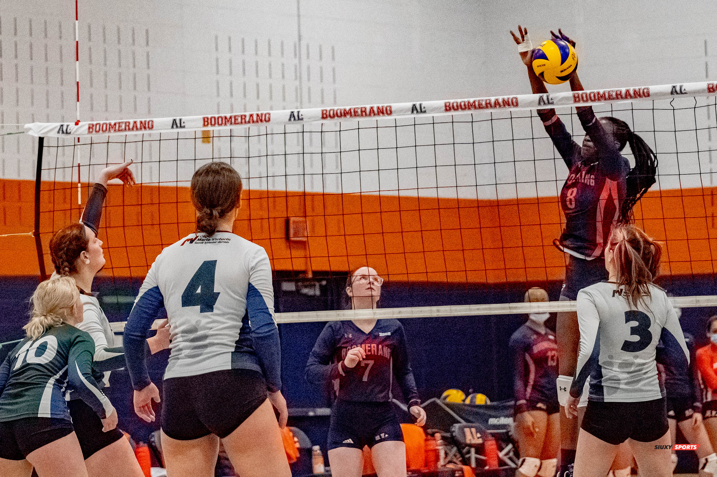 Maryam FATI - Constance HÉBERT - Carolane MÉTHÉ - Laurie-Maude RENAUD -  Cégep André Laurendeau - Cégep Marie-Victorin - Volleyball -  (#VolleyFemCALvsCMV) Photo by:  | Siuxy Sports 2021-11-22