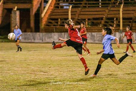 Las Estrellas Misioneras del fútbol femenino contra el seleccionado de Apóstoles
