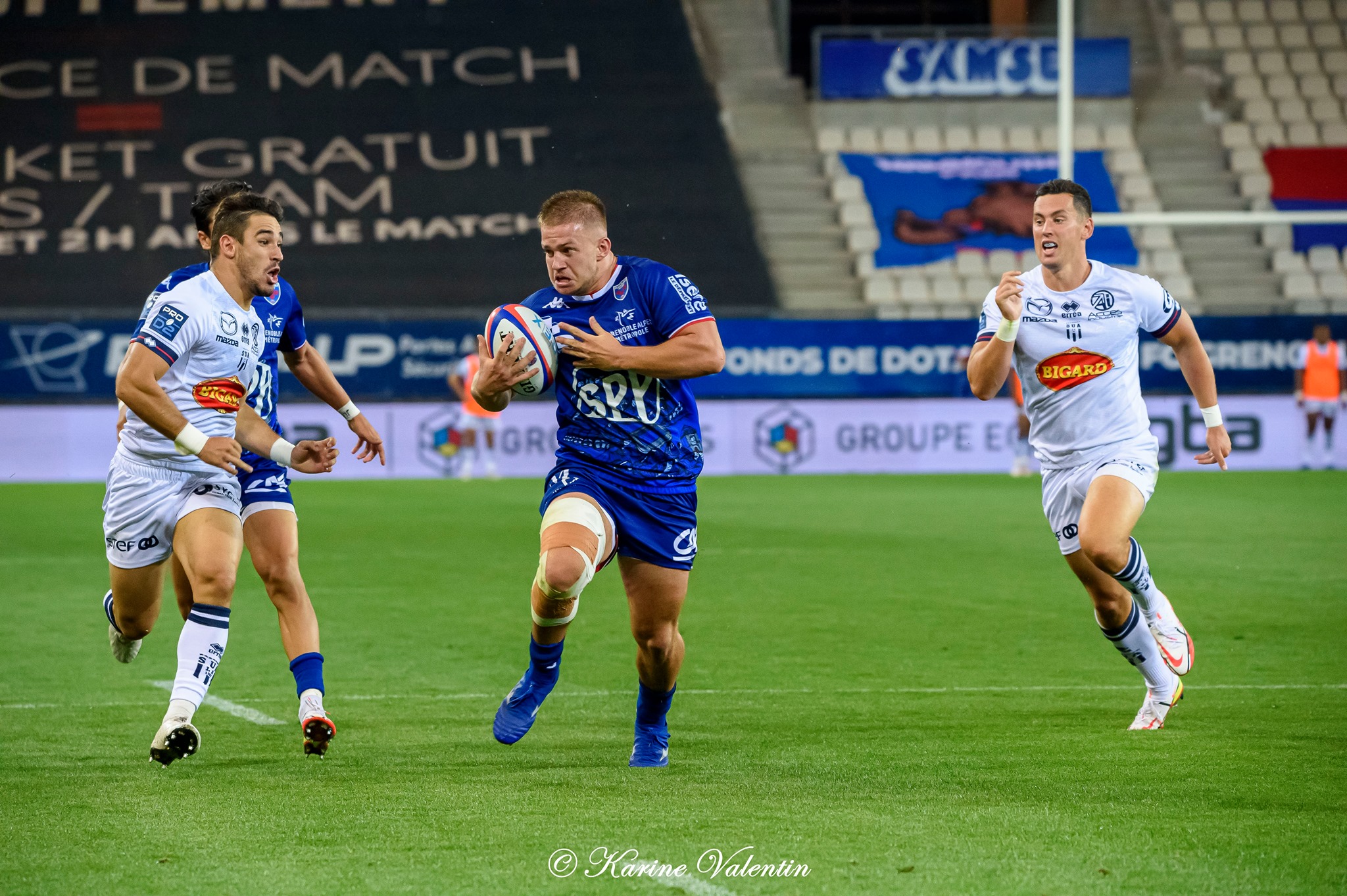Iban ETCHEVERRY - Noel REID - Mathis SARRAGALLET -  FC Grenoble Rugby - SU Agen - Rugby - FC Grenoble Rugby vs. SU Agen (#FCGvsSUAsep2021) Photo by: Karine Valentin | Siuxy Sports 2021-09-09
