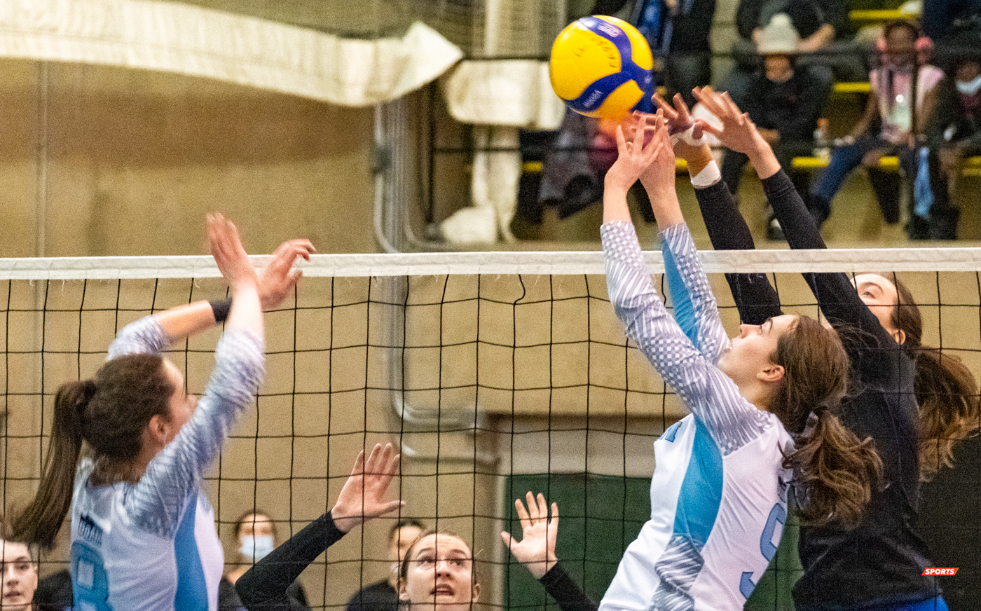 Gabrielle ARCHAMBAULT - Karine OUELLETTE -  Université de Montréal - Université du Québec à Montréal - Volleyball - Université de Montréal vs Université du Québec à Montréal - Volleyball Fém (#CrbnsVsCtdns2022VollF) Photo by:  | Siuxy Sports 2022-02-26
